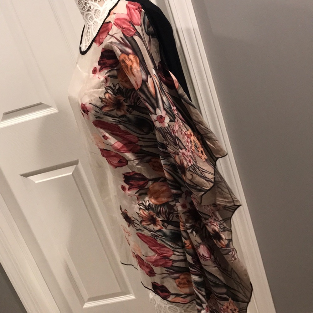 Pretty women’s tulips print Top
